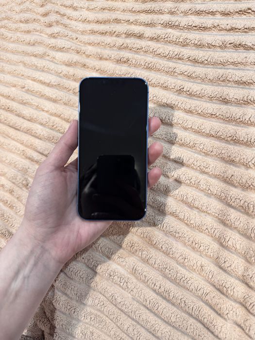 Продам Iphone 13