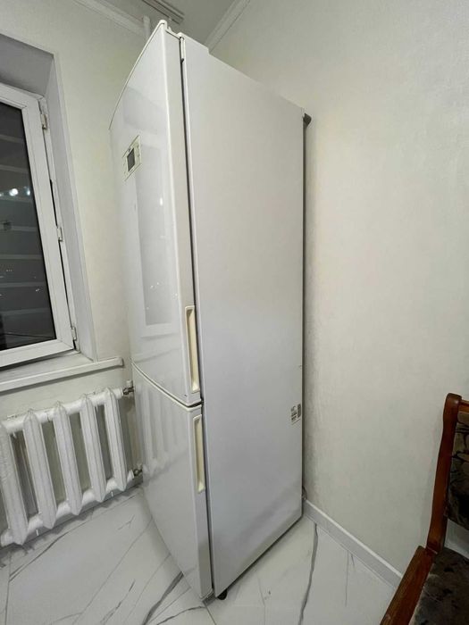 холодильник LG (2-х камерный)