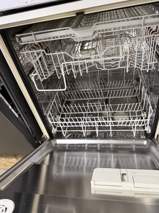 Miele Съдомиялна 60см  три кошници 14комплекта Germany гаранция