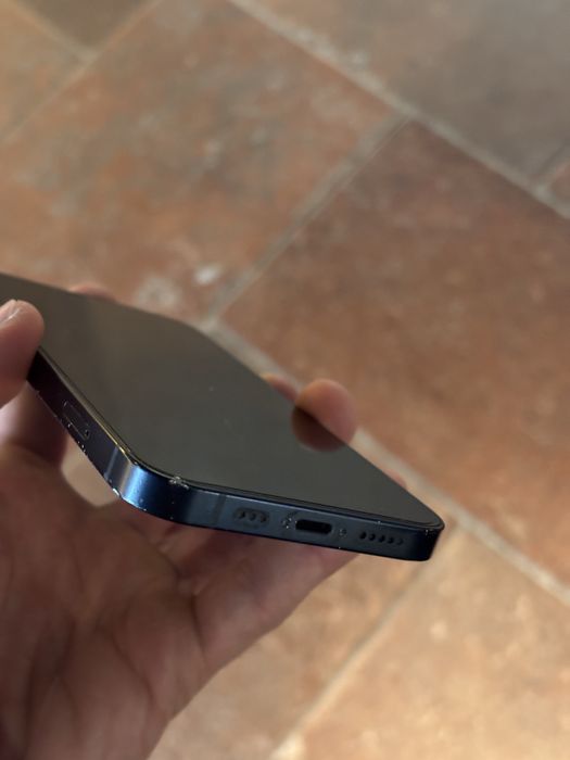 Продавам iphone 13 128gb