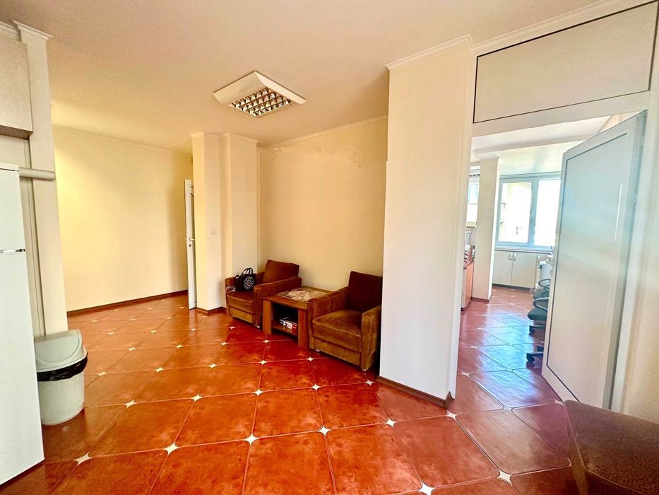 Продава се Офис в София, Лозенец - 80 кв.м за 3113 €/кв.м - Снимка #2