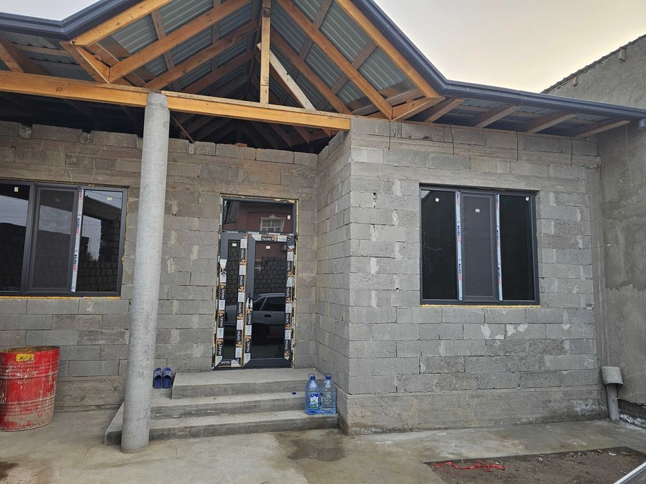 1.5 sotixga qurilgan uy joy sotiladi