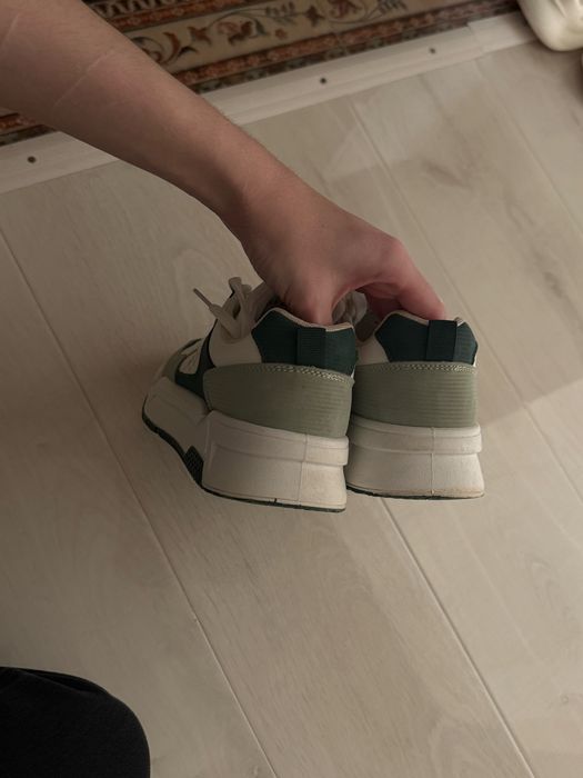 Продам кроссовки