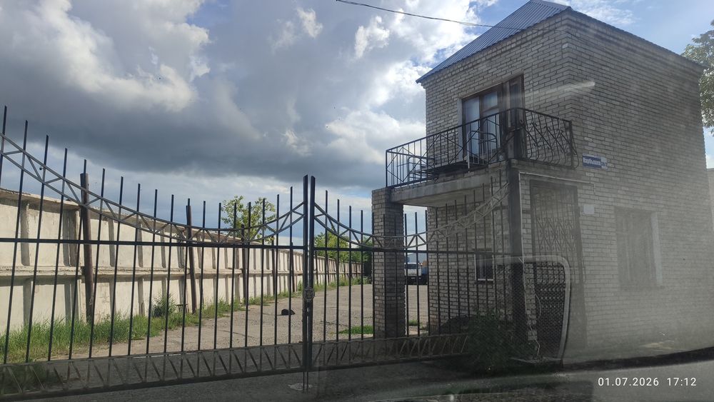 Территория базы, с офисом , теплым боксом