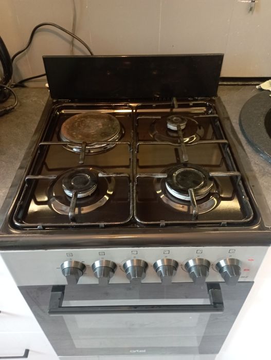 Продам газ плиту