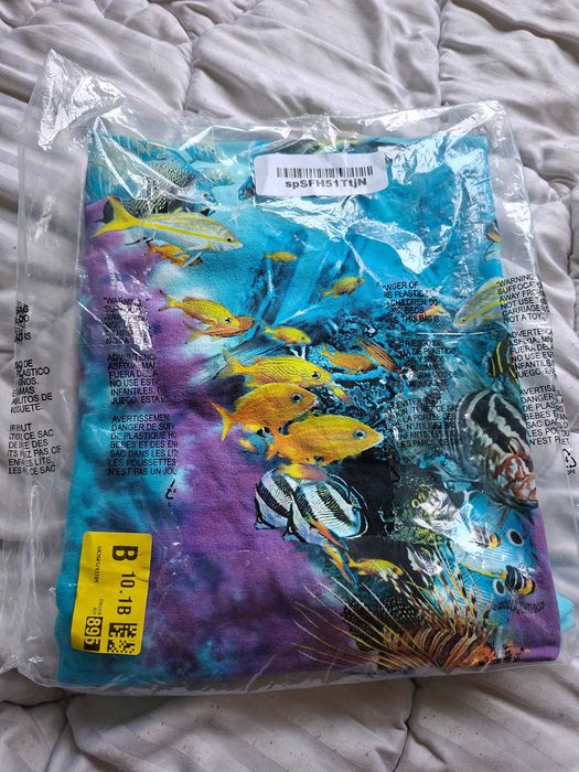 Tricou unicat-vesel, vopsit diferit pe ambele părți, fabricat în SUA