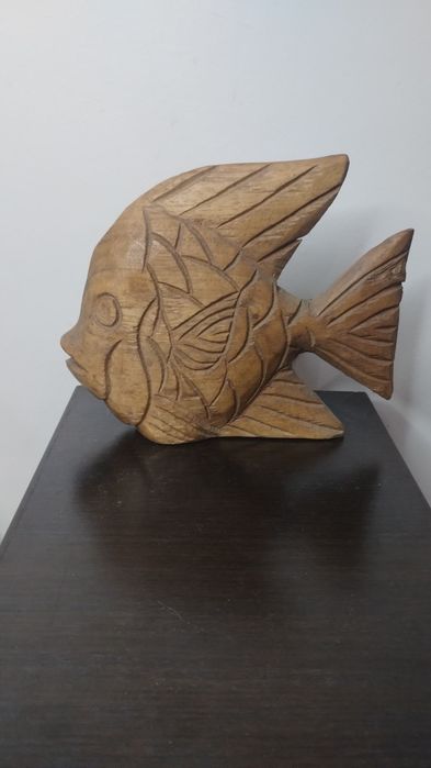 Много сладка дървена риба.