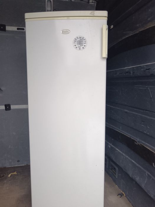 Vind congelator mare în stare foarte bună