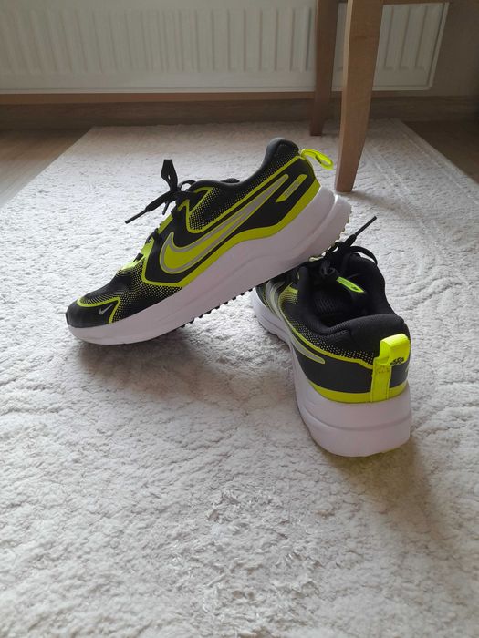 NIKE Обувки COSMIC runner GS