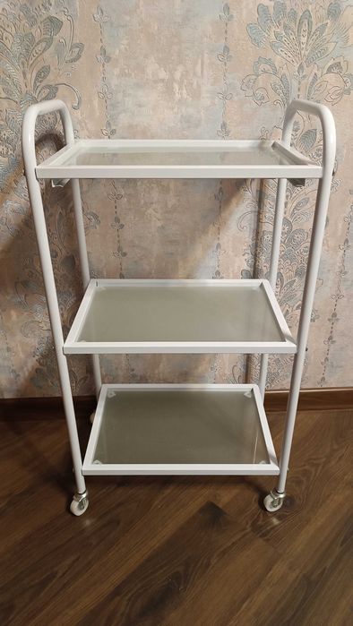 Продаётся медицинский столик косметологический-помошник