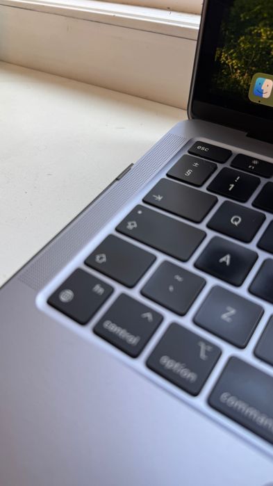 Carcasa protectie Next One pentru MacBook Air 13inch M1 Smoke Black