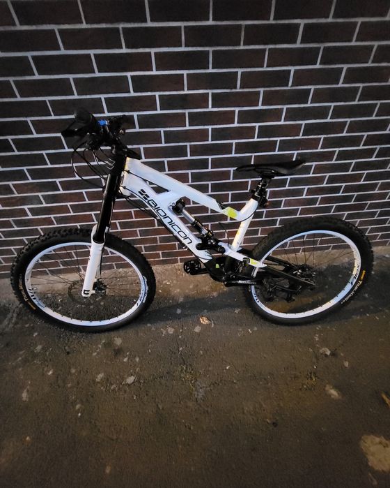 Vând Bicicleta DH Full suspension Bionicon