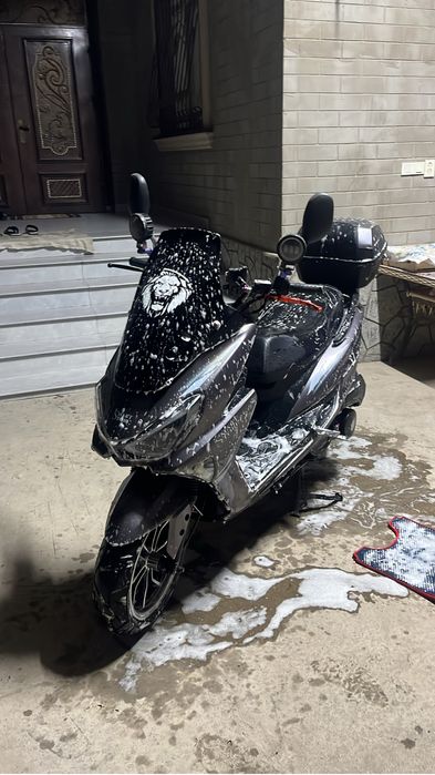 На продаже Макси скутер