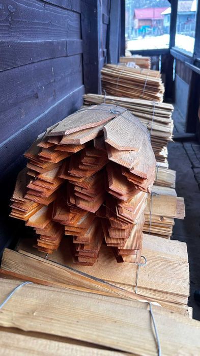 Vând  șindrilă  din lemn pentru acoperiș