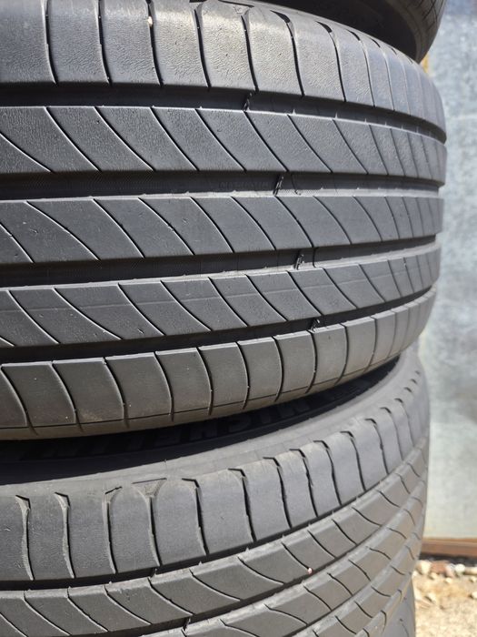4бр. 235 45 18 Michelin летни.