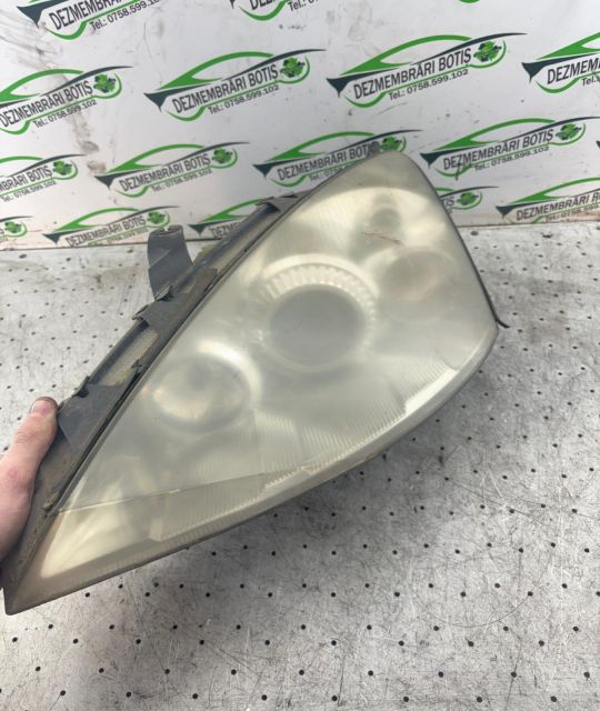 Far stanga cu Xenon Ford Focus prima generatie