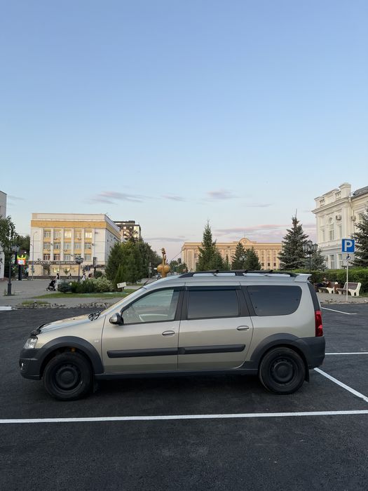 Продаю машину Largus