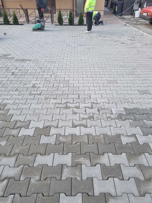 Amenajări parcări cu pavaje.