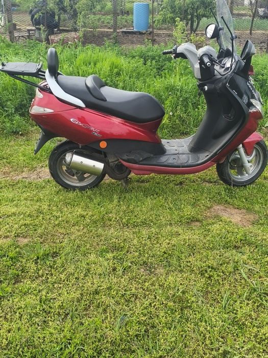 Vând scuter Peugeot 2t fac și schimb