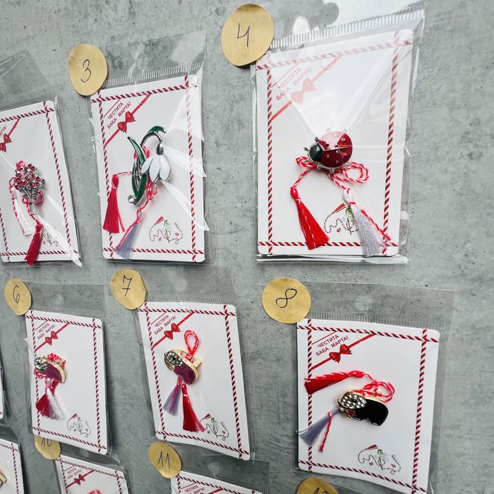 ТОП Ръчно изработени красиви мартеници брошки с пискюл