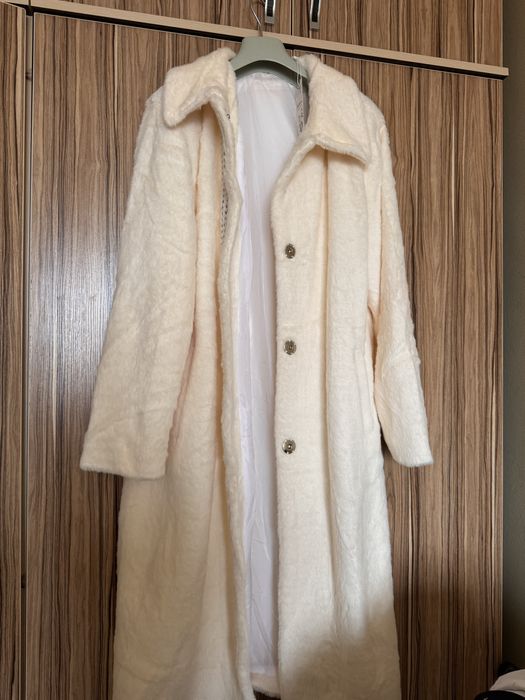 Продается белая шуба пальто