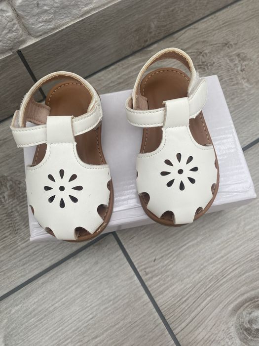 Летни сандалки за момиче 20 размер