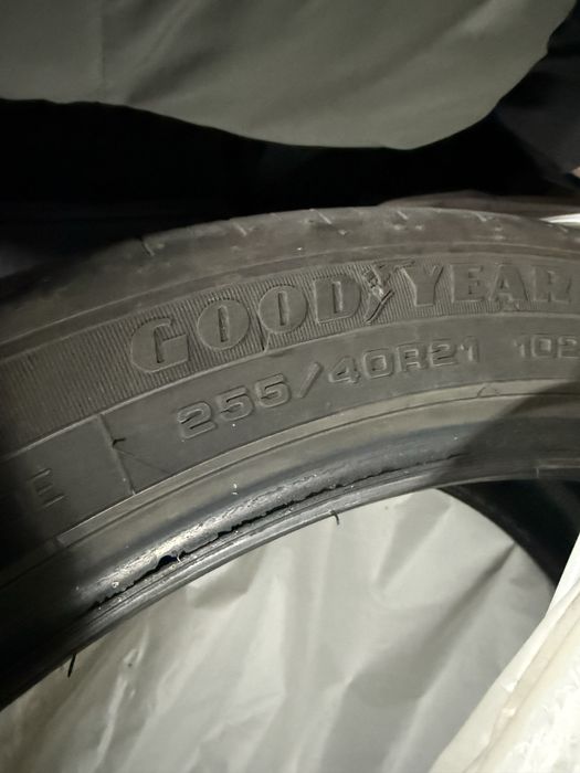Good Year 255/40/21