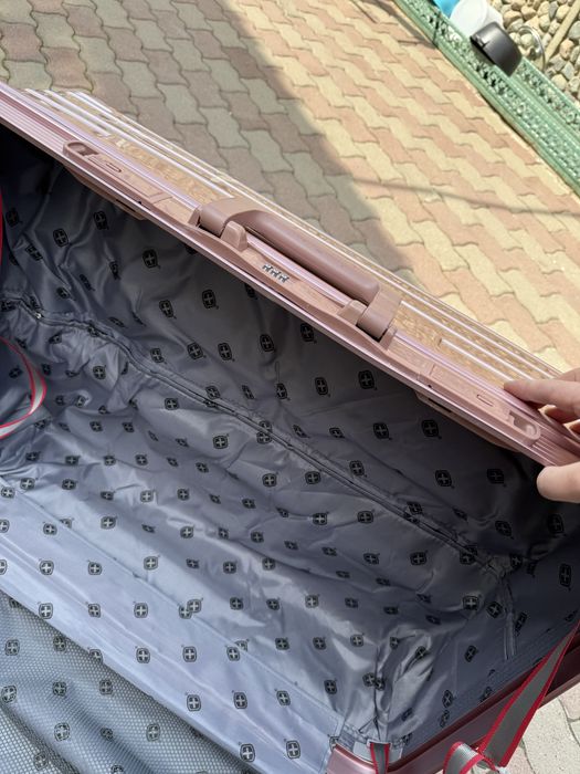 Продам чемоданы