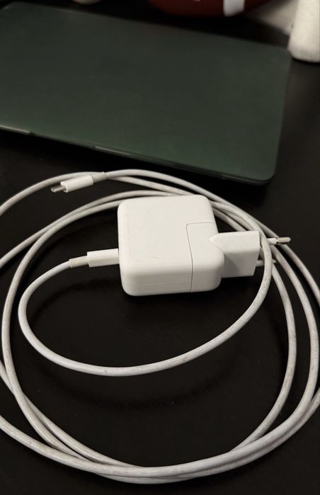 Срочно продам Macbook air 13 M1