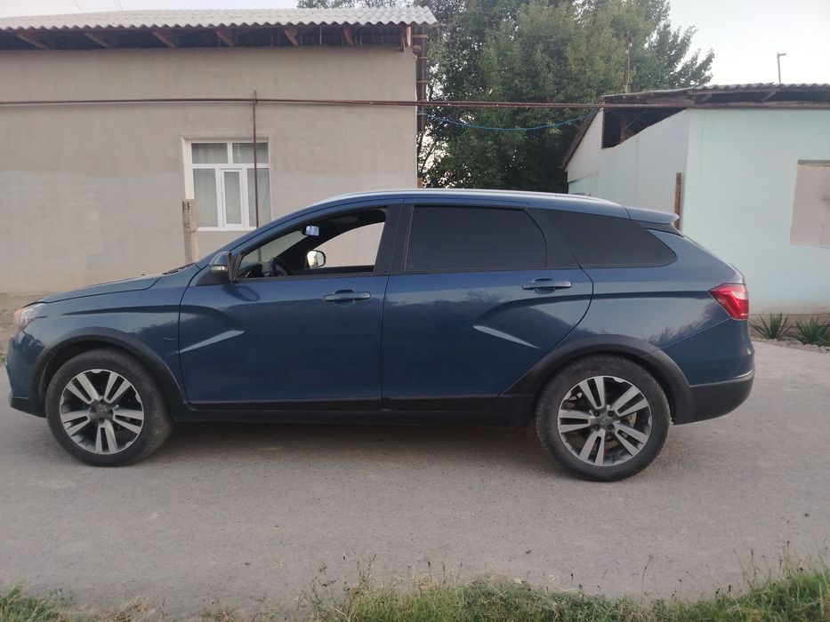 Lada Vesta cross
