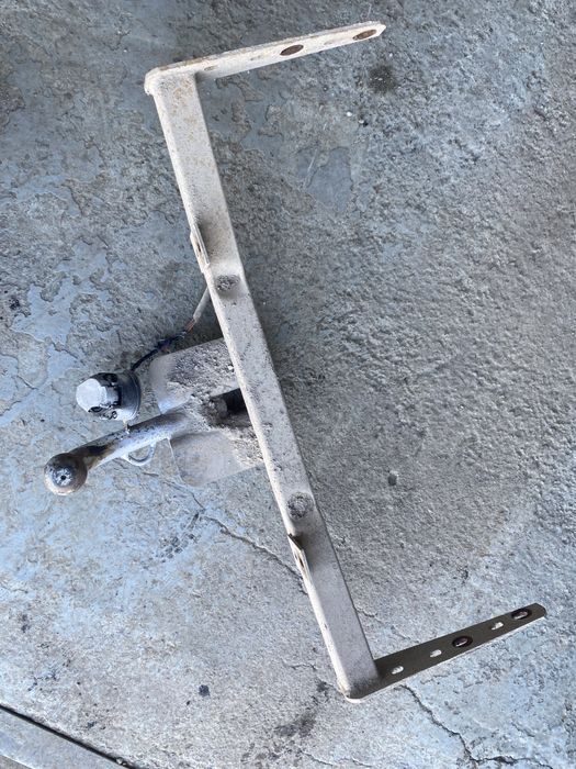 Фаркоп на гранту седан