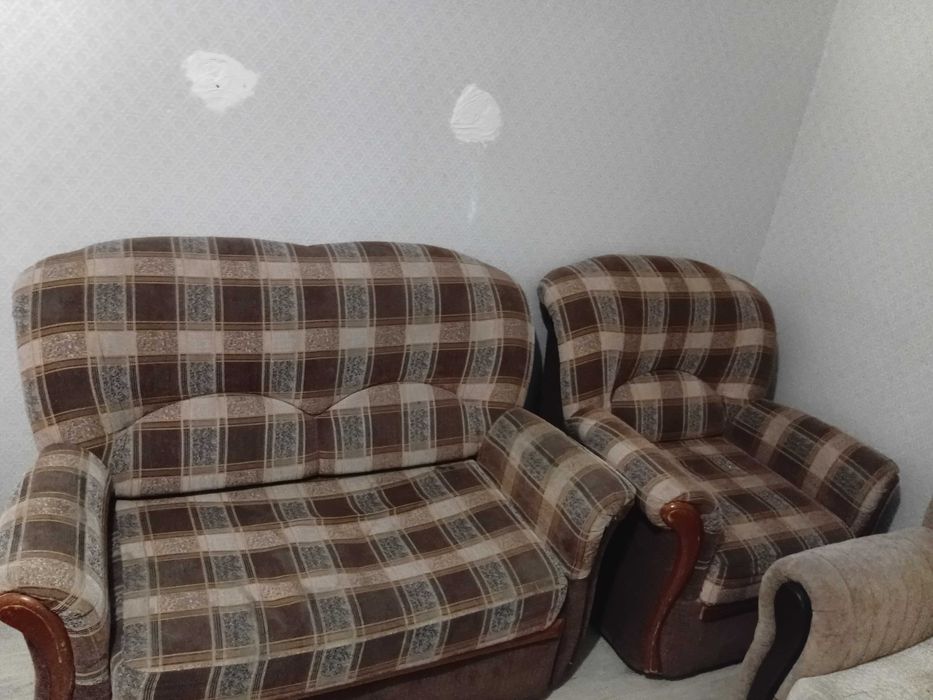 диван с креслом  в хорошем состоянии