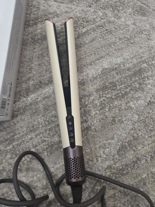 Преса и сешоар за коса тип Dyson