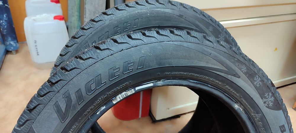 Продам зимнюю резину.