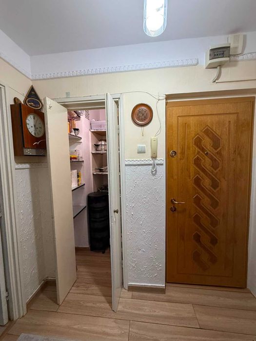 Inchiriez Apartament 2 camere Semidecomandat | Tiglina 1 | Etaj 3, Centrala, AC, Mobilat si utilat, 45mp