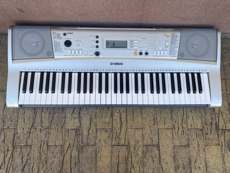 Yamaha PSR-E313  Yamaha