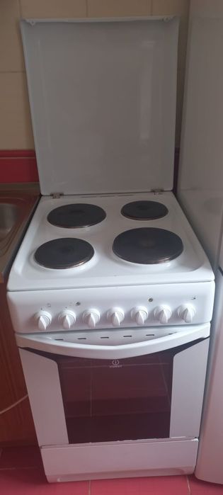 Продается плита indesit