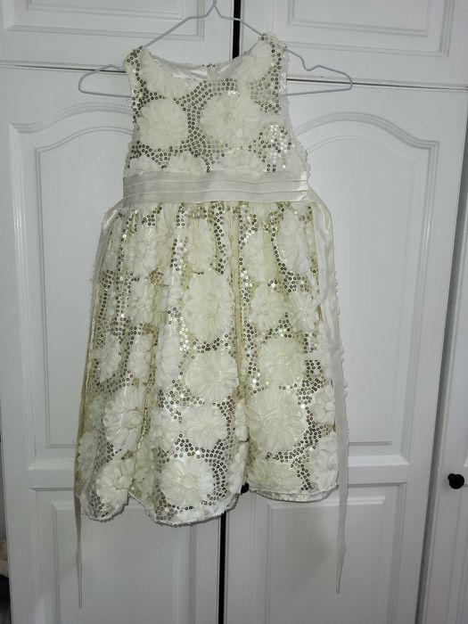 Детска офицялна рокля за 6г.-7г.