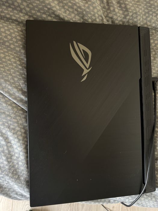 Laptop GAMING ASUS Rox Strix , intel i7-9600 , GTX 1650