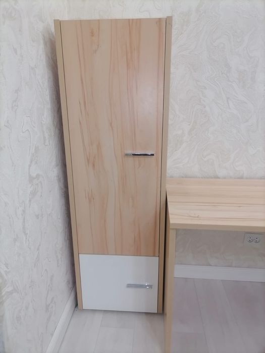 Продается детский шкаф и стол