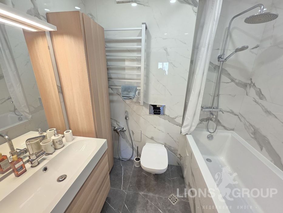 Продава се Тристаен апартамент в Варна, Бриз - 114 кв.м за 1745 €/кв.м - Снимка #11