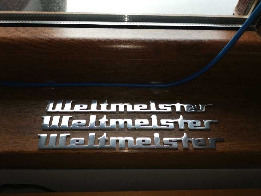 Scris Weltmeister Metalic pt.  Weltmeister Cantora