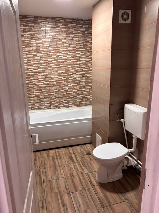 Apartament semidecomandat etaj 1