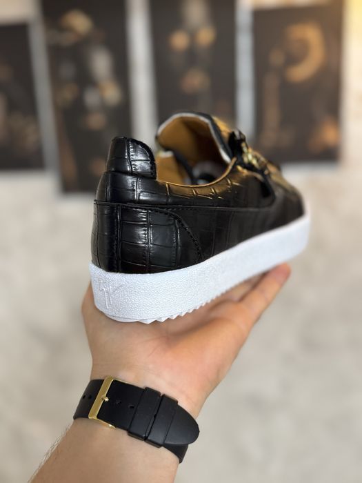 Adidasi Barbati Giuseppe Zanotti Black & White!