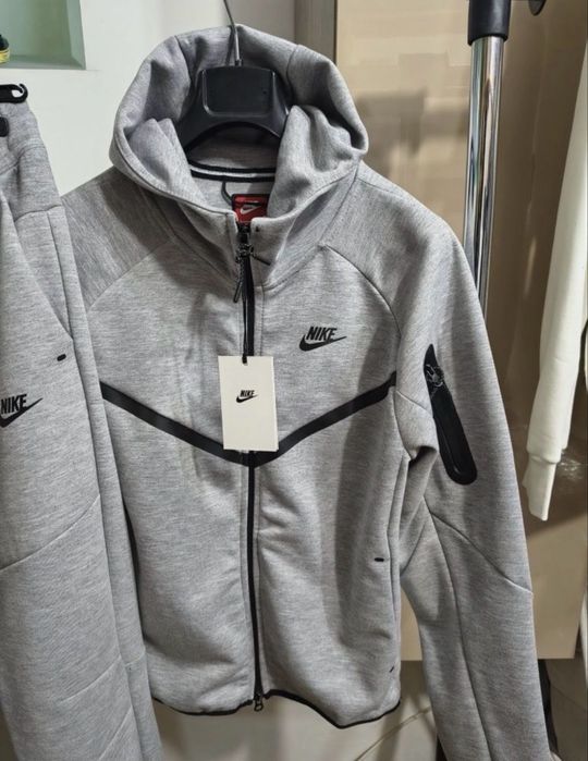Compleu Nike Tech