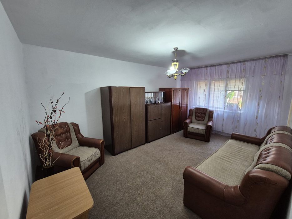 Particular ofer spre inchiriere apartament 2 camere decomandat