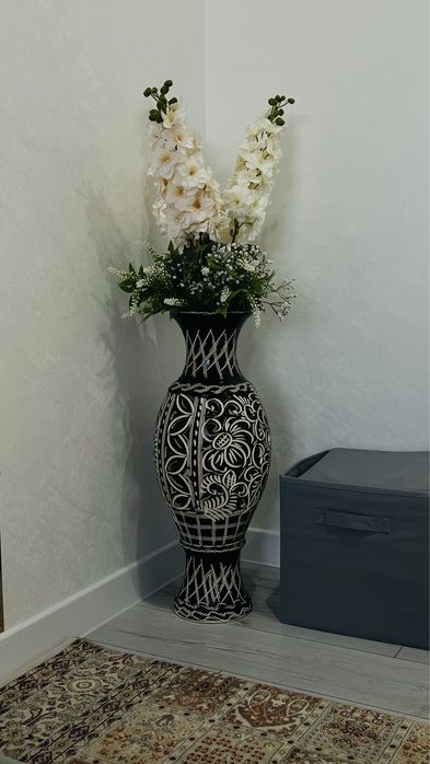 Продам вазу и цаеты