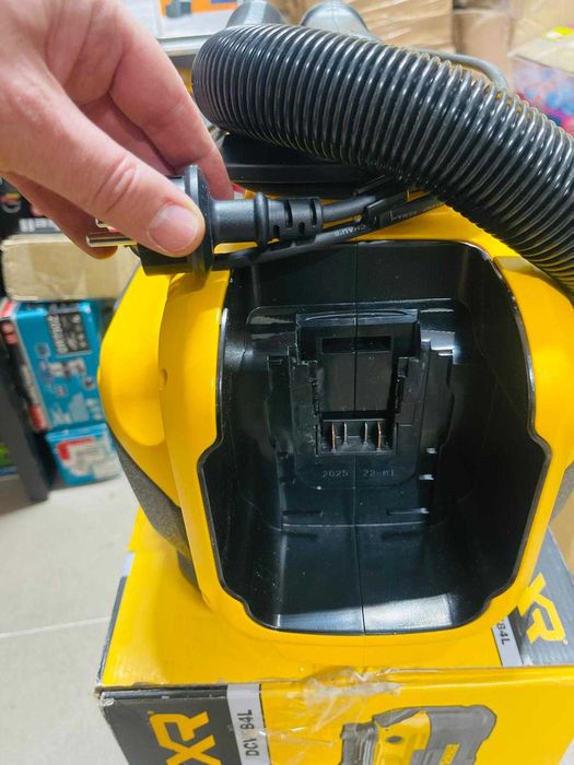 Aspirator Dewalt DCV584L pentru medii umede/uscate