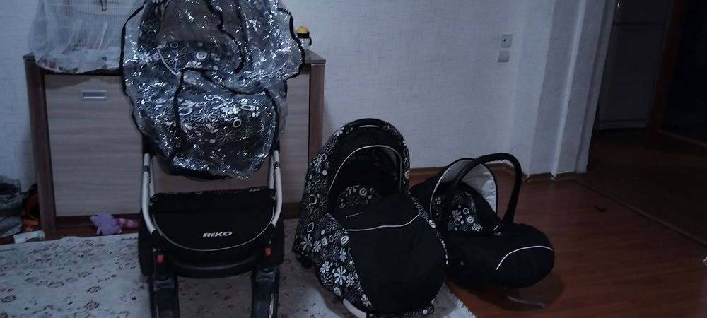 продам коляску детскую для девочки