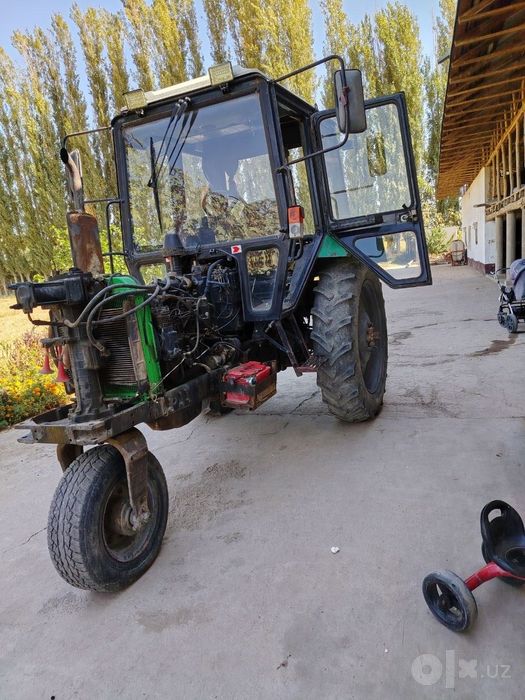 Belarus traktor sotiladi
